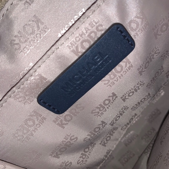 Micheal kors purse - Picture 4 of 4